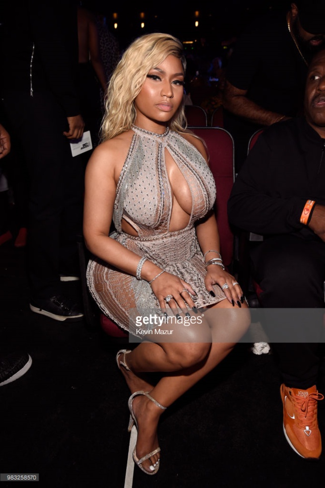 Après leur bagarre: NICKI MINAJ « CARDI B MOURRA si elle continue de… Après leur bagarre: NICKI MINAJ « CARDI B MOURRA si elle continue de…