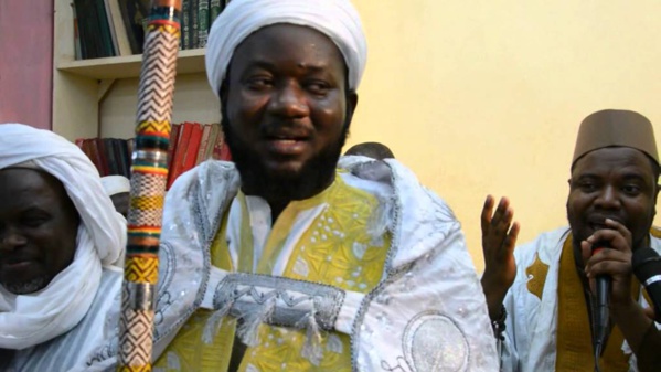 Baye Mamoune Niasse, candidat déclaré à la présidentielle, promet d'appliquer la charia si, les Sénégalais lui font confiance Baye Mamoune Niasse, candidat déclaré à la présidentielle, promet d'appliquer la charia si, les Sénégalais lui font confiance