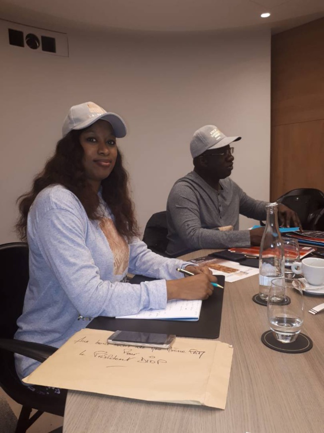 Réunion de l'staff Parisien autour du Président Mbagnick Diop ce samedi soir à Paris au Sofitel des Champs Élysées dans le cadre des African Leadership Awards. Cérémonie prestigieuse qui est prévue le 10 Novembre à Paris. Jour J - 55 Réunion de l'staff Parisien autour du Président Mbagnick Diop ce samedi soir à Paris au Sofitel des Champs Élysées dans le cadre des African Leadership Awards. Cérémonie prestigieuse qui est prévue le 10 Novembre à Paris. Jour J - 55