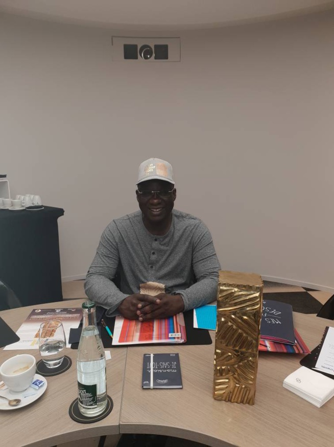 Réunion de l'staff Parisien autour du Président Mbagnick Diop ce samedi soir à Paris au Sofitel des Champs Élysées  dans le cadre des African Leadership Awards. Cérémonie prestigieuse qui est prévue le 10 Novembre à Paris. Jour J - 55