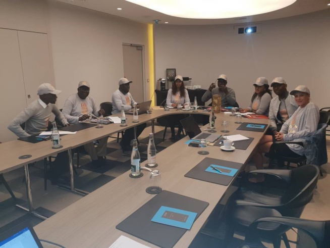 Réunion de l'staff Parisien autour du Président Mbagnick Diop ce samedi soir à Paris au Sofitel des Champs Élysées  dans le cadre des African Leadership Awards. Cérémonie prestigieuse qui est prévue le 10 Novembre à Paris. Jour J - 55