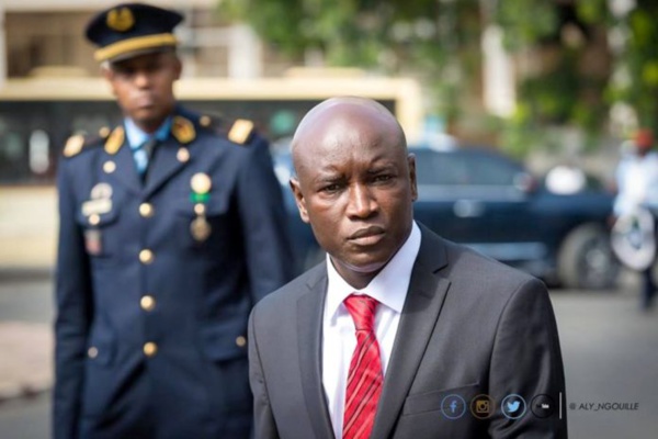 Aly Ngouille Ndiaye et la gendarmerie démentent Pastef concernant un retrait forcé des fiches du parrainage…