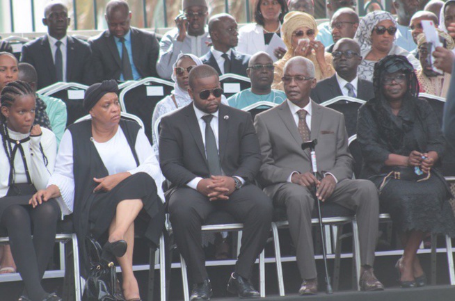 HOMMAGE NATIONAL : Les larmes de la veuve de Bruno Diatta, Mme Thérèse Diatta HOMMAGE NATIONAL : Les larmes de la veuve de Bruno Diatta, Mme Thérèse Diatta