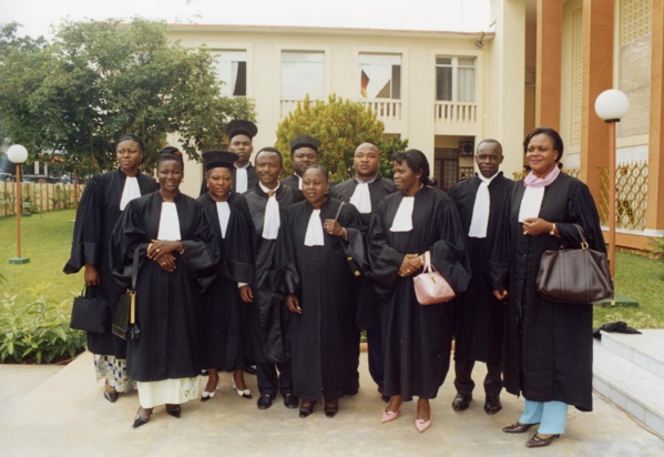 Usurpation de fonction, violation de domicile...: Un clerc et 5 vigiles risquent 6 mois de prison ferme Usurpation de fonction, violation de domicile...: Un clerc et 5 vigiles risquent 6 mois de prison ferme