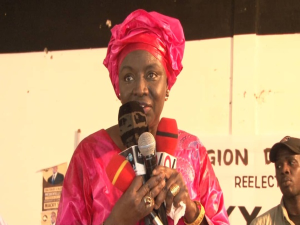 Louga:La Coalition Bby De Louga remet à Aminata Touré plus de 60 Milles signatures pour parrainage et 30.000 du Mouvement Dolly Louga:La Coalition Bby De Louga remet à Aminata Touré plus de 60 Milles signatures pour parrainage et 30.000 du Mouvement Dolly