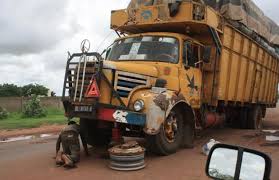 Petit-Mbao : 1 tonne de chanvre indien saisie dans un camion en provenance du Mali Petit-Mbao : 1 tonne de chanvre indien saisie dans un camion en provenance du Mali