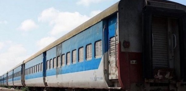 Les travailleurs bloquent le Petit train de banlieue Les travailleurs bloquent le Petit train de banlieue