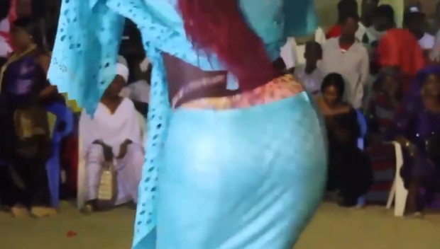 Vidéo : Cette séance de leumbeul se passe sur une chaise… A regarder avec modération