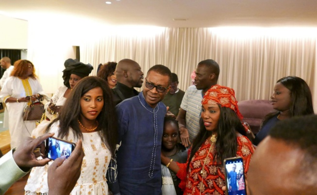 Youssou Ndour à la rencontre de Asse Ndiaye le président de "FÉKKÉ MA CI BOOLÉ" en Italie avec ses partisans. Youssou Ndour à la rencontre de Asse Ndiaye le président de "FÉKKÉ MA CI BOOLÉ" en Italie avec ses partisans.
