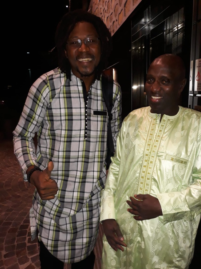 Youssou Ndour à la rencontre de Asse Ndiaye le président de "FÉKKÉ MA CI BOOLÉ" en Italie avec ses partisans. Youssou Ndour à la rencontre de Asse Ndiaye le président de "FÉKKÉ MA CI BOOLÉ" en Italie avec ses partisans.