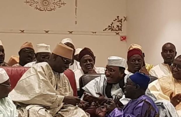 Arrêt sur image: La visite surprise de Serigne Mame Mor Mbacke à Serigne Mbaye Sy Mansour Arrêt sur image: La visite surprise de Serigne Mame Mor Mbacke à Serigne Mbaye Sy Mansour