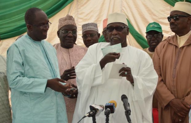 Tivaoune: le milliardaire Ameth Amar offre une enveloppe de 25 millions à … Tivaoune: le milliardaire Ameth Amar offre une enveloppe de 25 millions à …