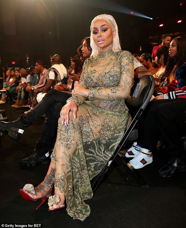 Blac Chyna laisse peu d’imagination en robe transparente aux…