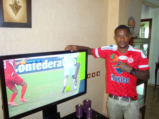 L’international ivoirien Bobley Anderson est devenu fou ! vit et dort dans les rues de Paris L’international ivoirien Bobley Anderson est devenu fou ! vit et dort dans les rues de Paris