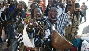 Avenue Blaise Diagne : 5 « baye fall » et 3 commercants, en spectacle pour une histoire d’"adiya" Avenue Blaise Diagne : 5 « baye fall » et 3 commercants, en spectacle pour une histoire d’"adiya"