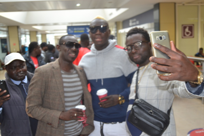 A 24 H du Bercy, Pape Diouf et ses invités attérient à ORLY SUD.