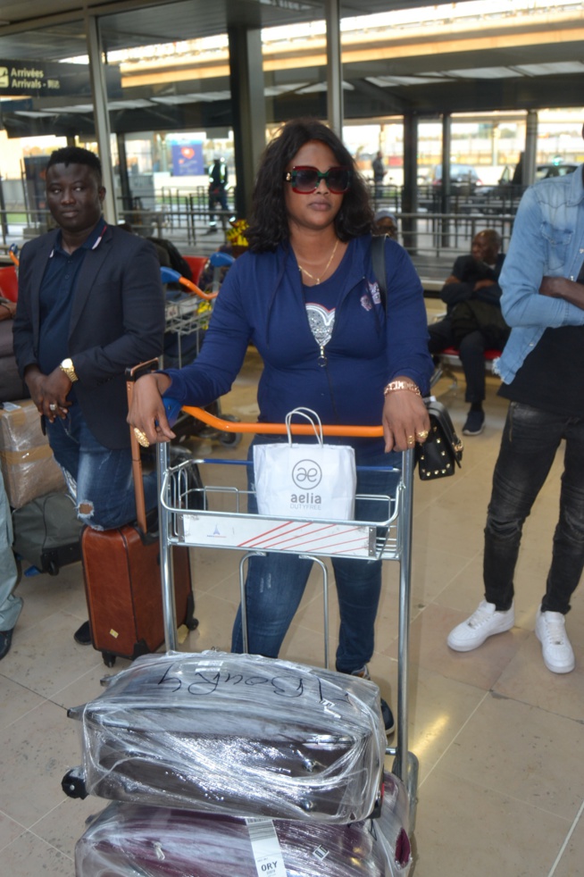 A 24 H du Bercy, Pape Diouf et ses invités attérient à ORLY SUD. A 24 H du Bercy, Pape Diouf et ses invités attérient à ORLY SUD.