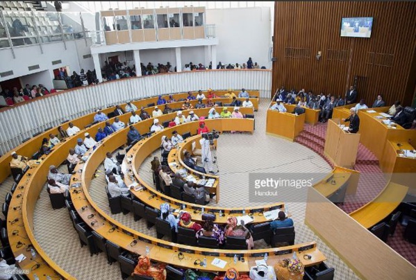 Cheikh Abdou Bara Dolli à Awa Guèye : « ferme ta ... ! » Cheikh Abdou Bara Dolli à Awa Guèye : « ferme ta ... ! »