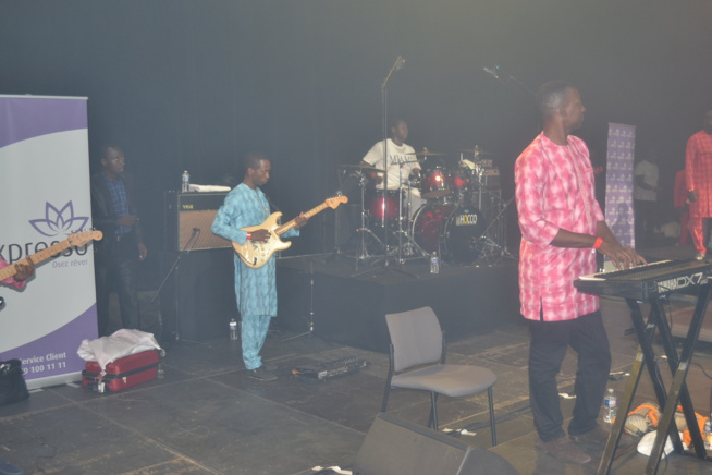 Les images du concert de Bercy avec Pape Diouf à Accor Hotel Aréna Paris Bercy le 13 octobre 2018. A vous de juger si il a réussit le pari de la mobilisation?
