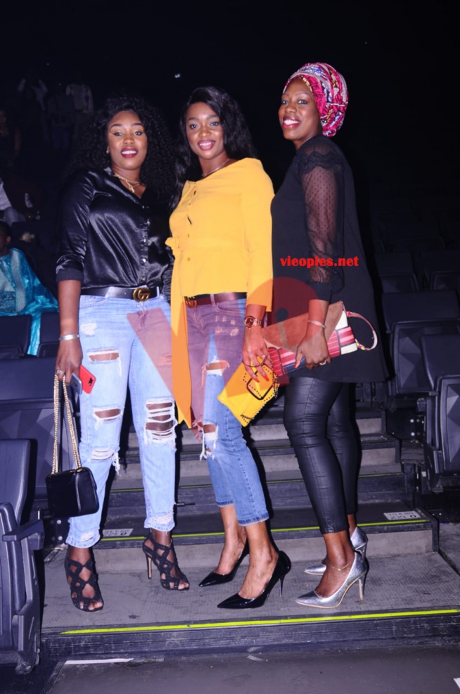 La diva de Bruxelles et d'Espagne, Mariama en toute complicité avec le maitre du micro Dj Boubs à Bercy. La diva de Bruxelles et d'Espagne, Mariama en toute complicité avec le maitre du micro Dj Boubs à Bercy.