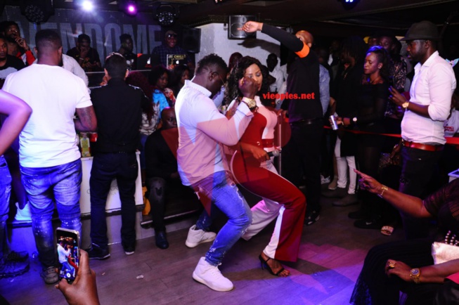 RAKHASS BERCY: Pape Diouf remercie ses fans au Vendome avec les artistes Mbathio, Salam, Secka etc... RAKHASS BERCY: Pape Diouf remercie ses fans au Vendome avec les artistes Mbathio, Salam, Secka etc...