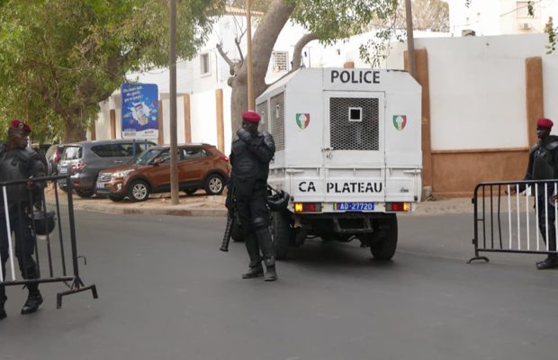 GRAND BANDITISME A THIAROYE: La police «pilonne» le gang du caïd «Dabakh» composé de sa petite-amie, Fatou voleuse de.. GRAND BANDITISME A THIAROYE: La police «pilonne» le gang du caïd «Dabakh» composé de sa petite-amie, Fatou voleuse de..