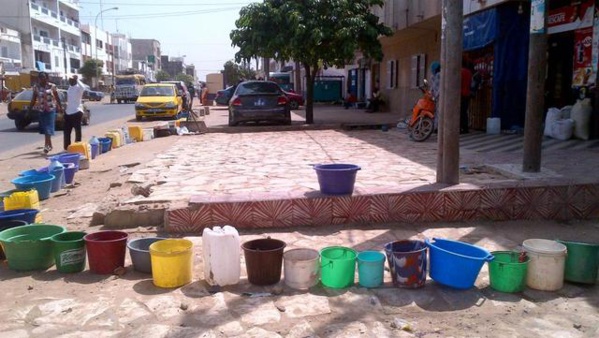 Au Sénégal, la Sénégalaise des eaux s’inquiète Au Sénégal, la Sénégalaise des eaux s’inquiète