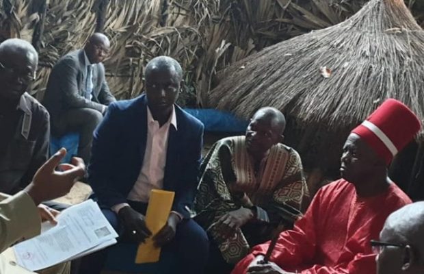 En tournée à Oussouye : Le Président Macky dans le bois sacré pour obtenir un 2nd mandat En tournée à Oussouye : Le Président Macky dans le bois sacré pour obtenir un 2nd mandat