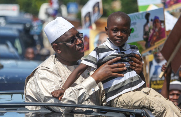 Le cortège de Macky fauche mortellement un enfant, Macky Sall présente ses condoléances à la famille Le cortège de Macky fauche mortellement un enfant, Macky Sall présente ses condoléances à la famille