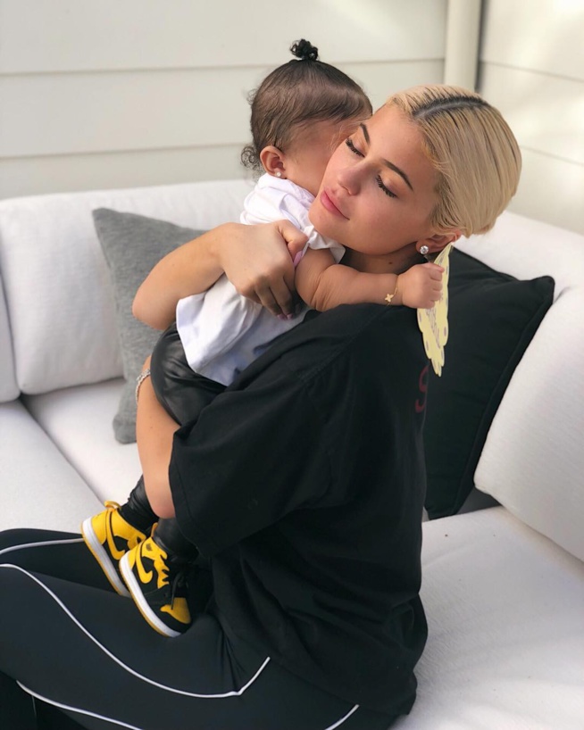 Kylie Jenner accro aux injections des lèvres ? Son médecin lève le voile sur sa chirurgie esthétique