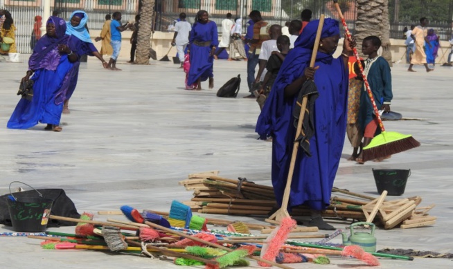 Grande Mosquée de Touba -Les Talibés en pleine préparation !