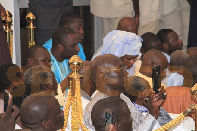 Le président Macky reçu par le khalif, la première dame se distingue à nouveau de par sa simplicité… Regardez Le président Macky reçu par le khalif, la première dame se distingue à nouveau de par sa simplicité… Regardez