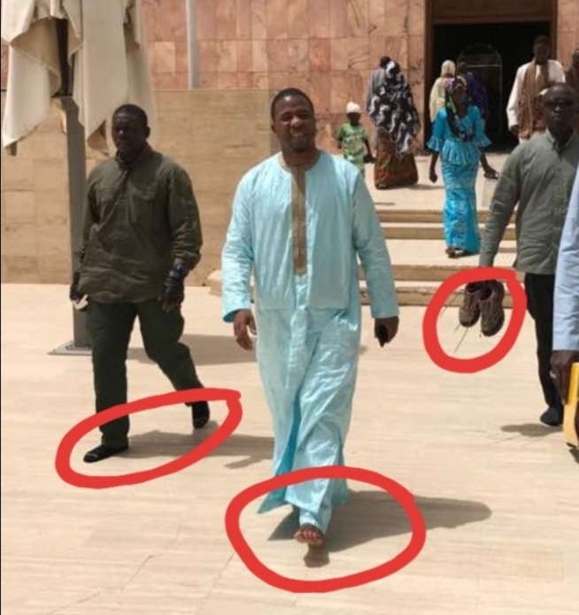 En bon Talibé, Le Président Bougane dans la grande mosquée de Cheikhoul khadim En bon Talibé, Le Président Bougane dans la grande mosquée de Cheikhoul khadim