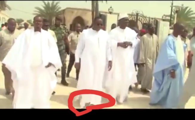 Macky Sall et les chaussures dans la mosquée de Touba: Rappelé à l’ordre par un… le chef de l’Etat s’énerve devant tout le monde.