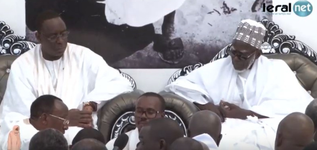 Ziar du Mausolée de Serigne Touba par les pèlerins Ziar du Mausolée de Serigne Touba par les pèlerins