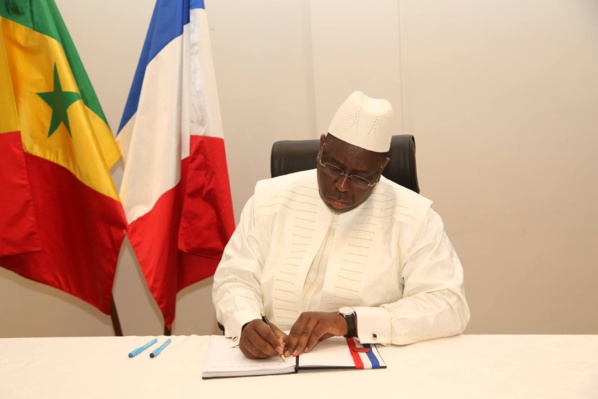 Macky Sall s’engage à rendre publics tous les contrats pétroliers et miniers Macky Sall s’engage à rendre publics tous les contrats pétroliers et miniers
