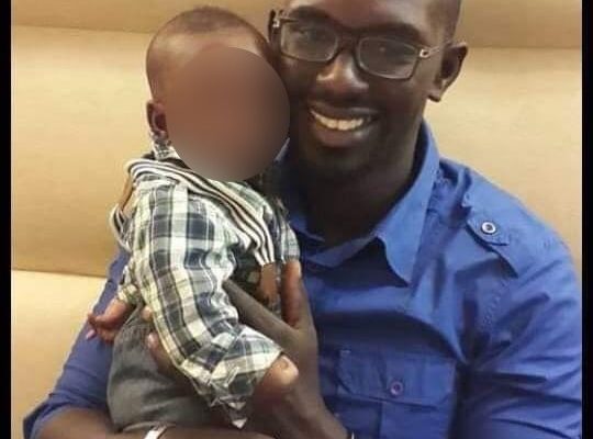 Voici le défunt Khadim Diop , l’homme qui a été brûlé vif par son épouse, Désolé Aïda, mais prépare-toi, ta… Voici le défunt Khadim Diop , l’homme qui a été brûlé vif par son épouse, Désolé Aïda, mais prépare-toi, ta…