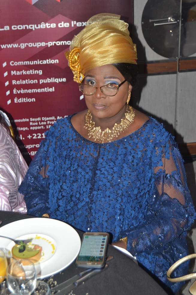 Madame Ndoura, vice présidente du MEDS, patronne de l'agence de voyage Ndoura aux African Leadership Awards à Paris Madame Ndoura, vice présidente du MEDS, patronne de l'agence de voyage Ndoura aux African Leadership Awards à Paris