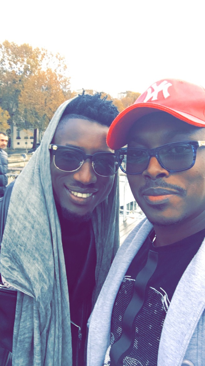 EXCLUSIF: L'artiste El Hadj Keita en pleine tournage de sa nouvelle vidéo à Paris. En images. EXCLUSIF: L'artiste El Hadj Keita en pleine tournage de sa nouvelle vidéo à Paris. En images.