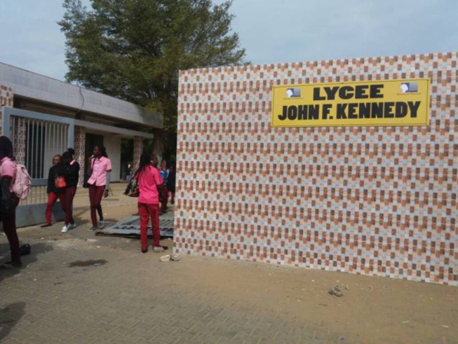 Accusations d’abus sexuel sur une élève de 17 ans: Le prof du lycée Kennedy risque 5 ans de prison Accusations d’abus sexuel sur une élève de 17 ans: Le prof du lycée Kennedy risque 5 ans de prison