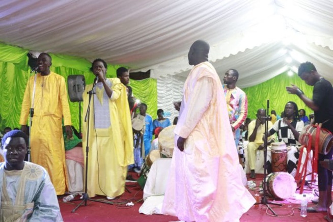 Mouhamed Niang assure sa partition et ambiance le Gamou aux almadies Mouhamed Niang assure sa partition et ambiance le Gamou aux almadies