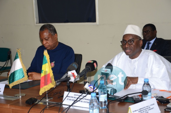 Ce que l'on peut retenir de la séance de travail entre Me Sidiki Kaba et son homologue nigérian, Geoffrey Onyeama Ce que l'on peut retenir de la séance de travail entre Me Sidiki Kaba et son homologue nigérian, Geoffrey Onyeama