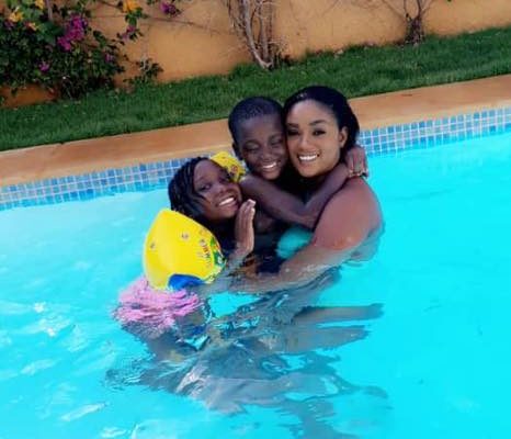 Adja Astou se la coule douce, fait bonne figure