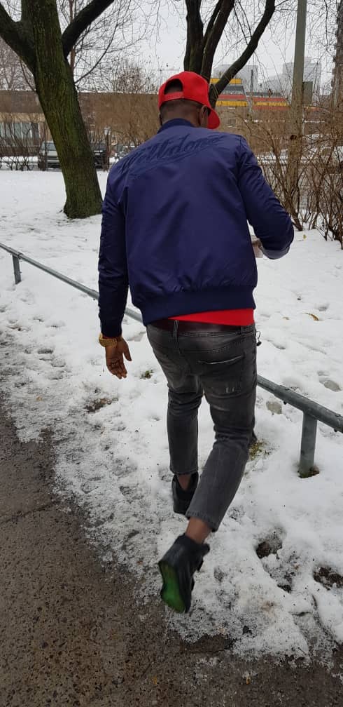 L'animateur Cheikh Sarr quitte le micro pour affronter la neige à Montréal.