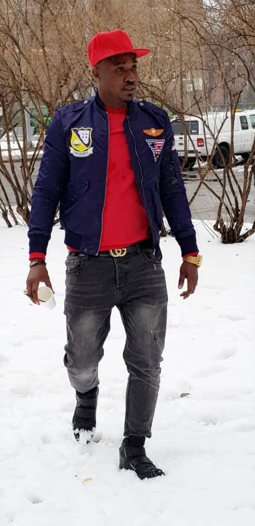 L'animateur Cheikh Sarr quitte le micro pour affronter la neige à Montréal.