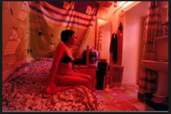 Proxénétisme : Abdou Aziz Bâ héberge une "déficiente mentale", couche avec elle et la livre à la prostitution Proxénétisme : Abdou Aziz Bâ héberge une "déficiente mentale", couche avec elle et la livre à la prostitution