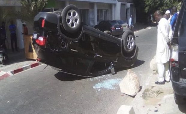 Accident spectaculaire : un 4×4 se renverse et effectue plusieurs tonneaux Accident spectaculaire : un 4×4 se renverse et effectue plusieurs tonneaux