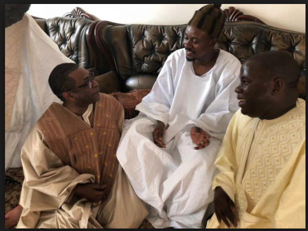 Serigne Bass Abdou Khadre chez le DG du Groupe Futurs Médias Birane Ndour pour présenter ses condoléances. Serigne Bass Abdou Khadre chez le DG du Groupe Futurs Médias Birane Ndour pour présenter ses condoléances.