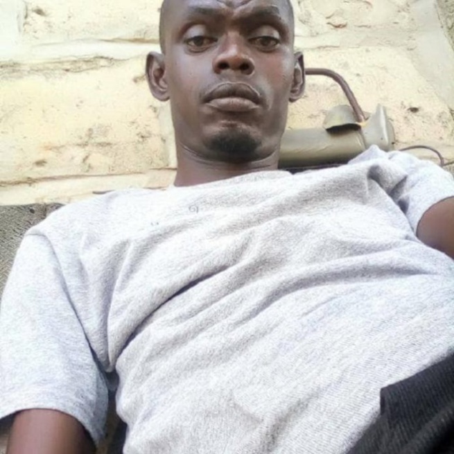 En images, Moustapha Sarr, le kaolackois qui a tué sa femme à coups de couteau ! En images, Moustapha Sarr, le kaolackois qui a tué sa femme à coups de couteau !