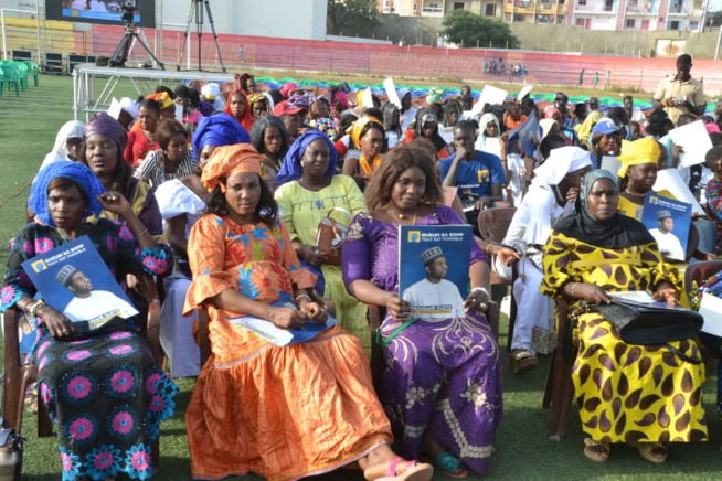En direct du stade Amadou Barry Investiture du candidat de "GUEUM SA BOOP" Bougane Gueye au présidentielle de 2019.